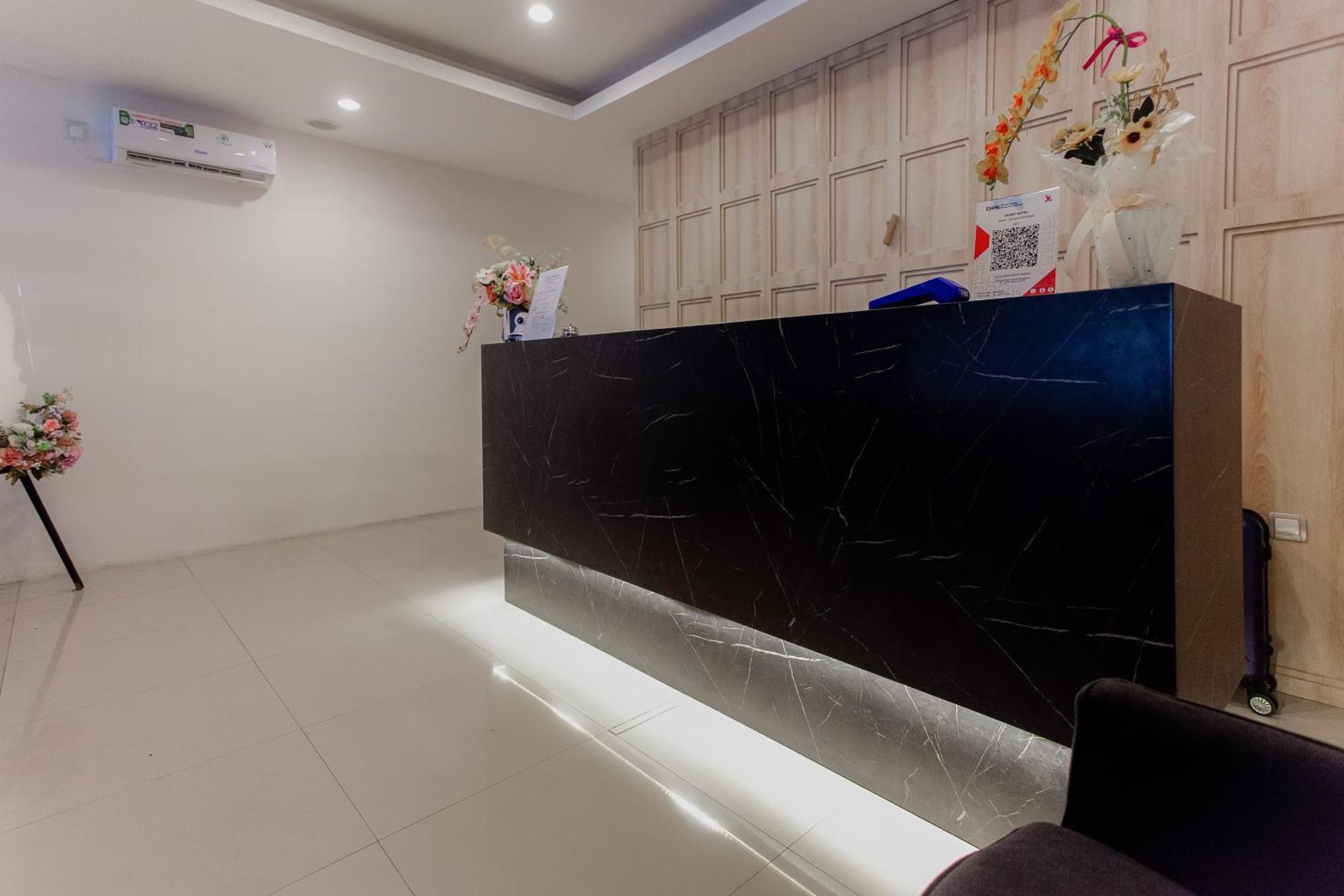 Urbanview Hotel Priority Samarinda By Reddoorz Bagian luar foto